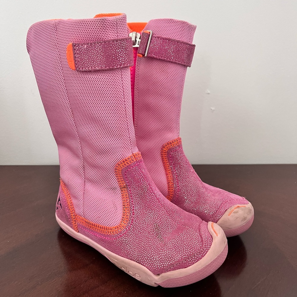 Plae boots pink almost new plenty life left